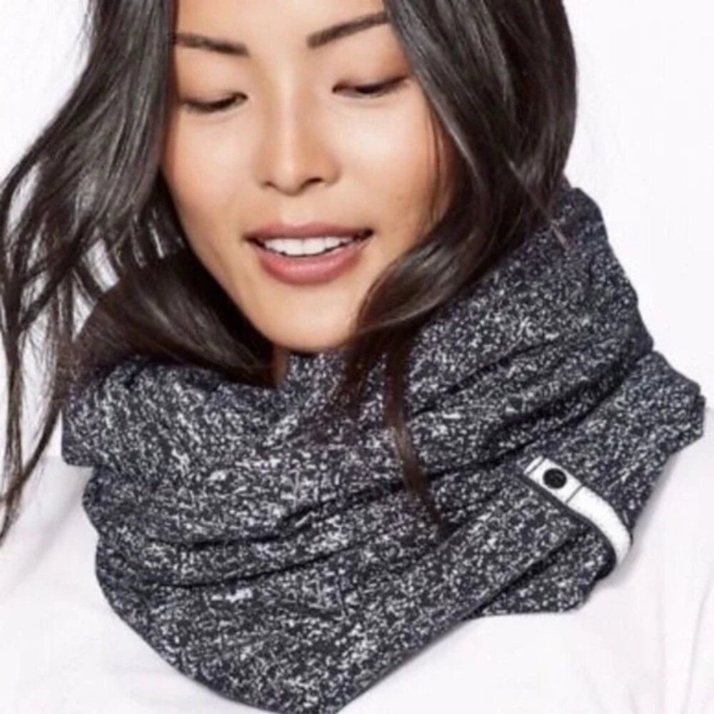 Lululemon Vinyasa Scarf Marled Black‎ - Picture 2 of 5